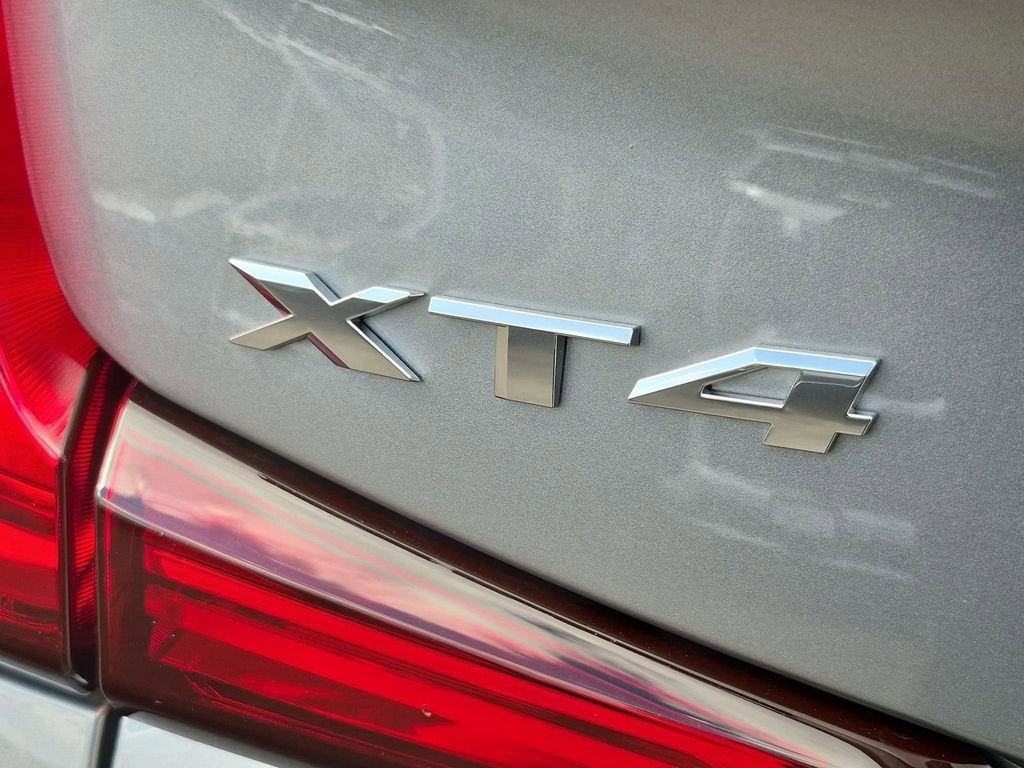 2024 Cadillac XT4 Luxury