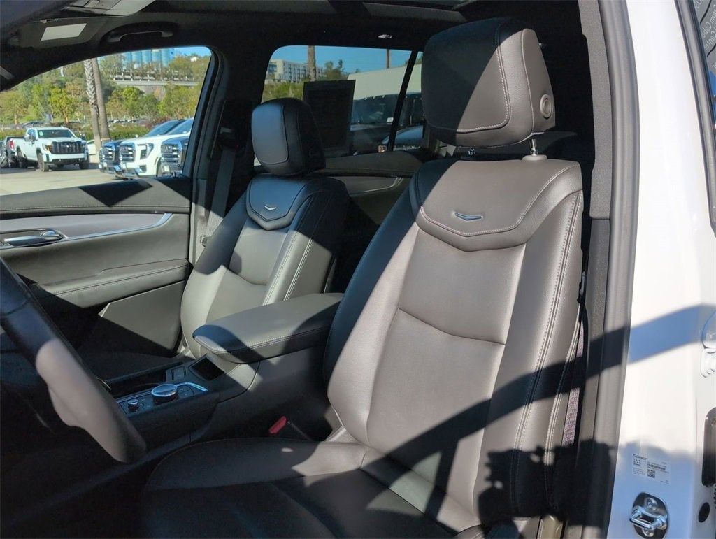 2025 Cadillac XT6 Luxury