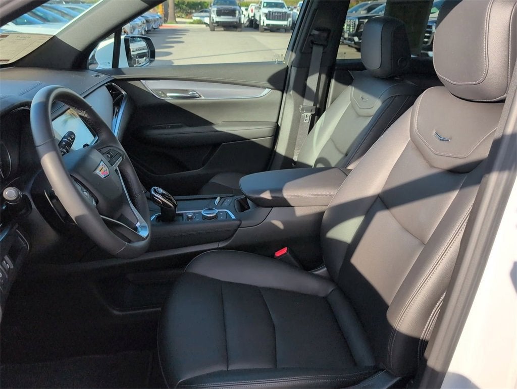 2025 Cadillac XT6 Luxury