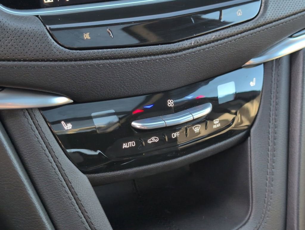 2025 Cadillac XT6 Luxury