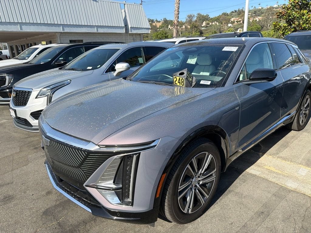 2024 Cadillac LYRIQ Luxury 1