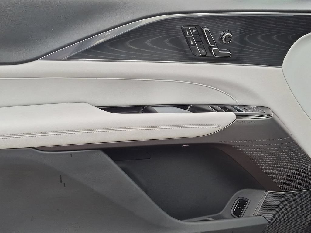 2024 Cadillac LYRIQ Luxury 1