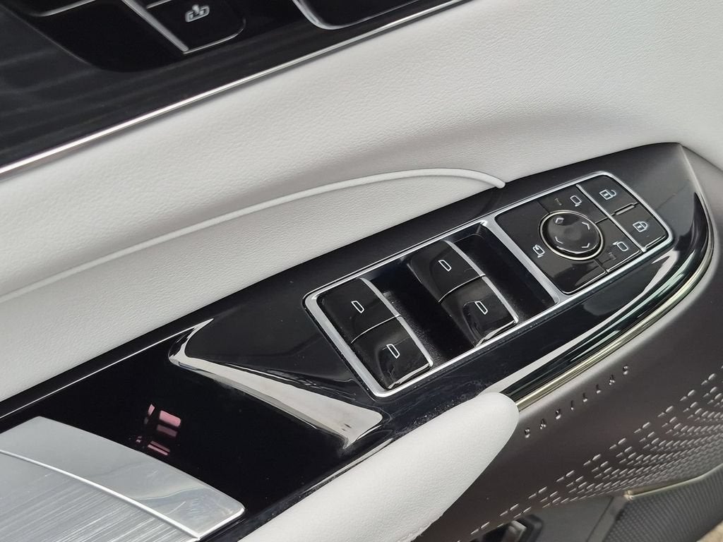 2024 Cadillac LYRIQ Luxury 1