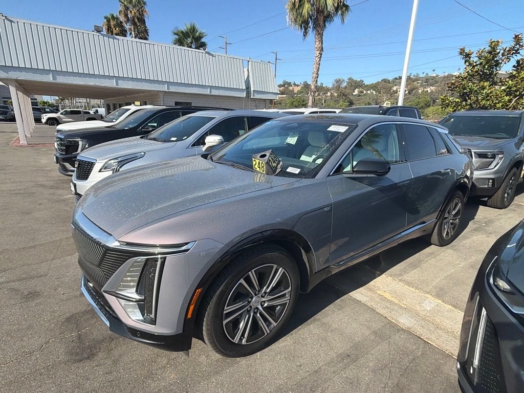 2024 Cadillac LYRIQ Luxury 1