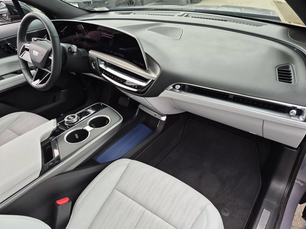2024 Cadillac LYRIQ Luxury 1