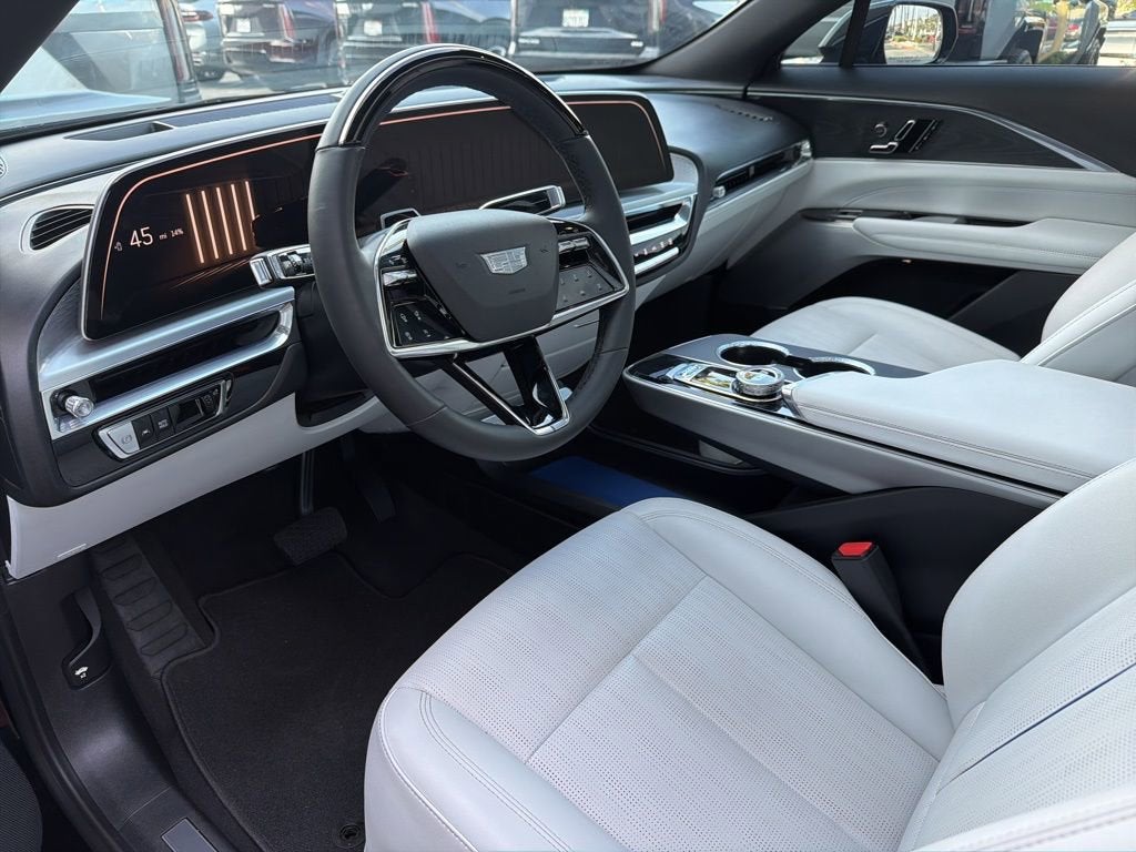 2024 Cadillac LYRIQ Luxury 2