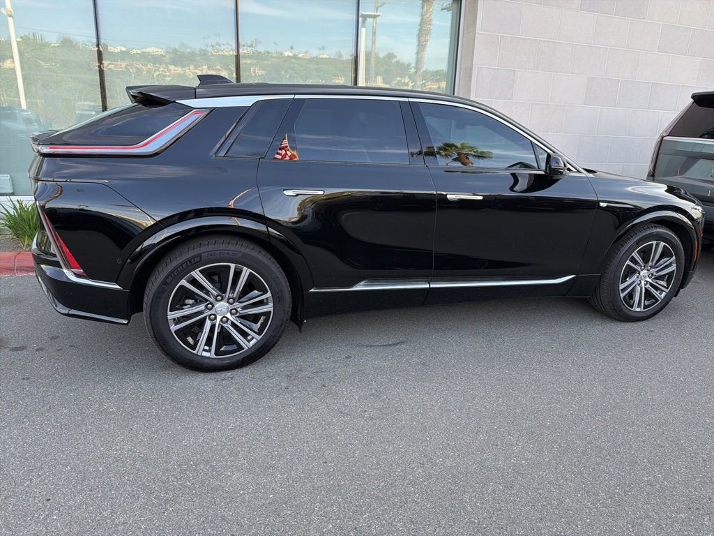 2024 Cadillac LYRIQ Luxury 2