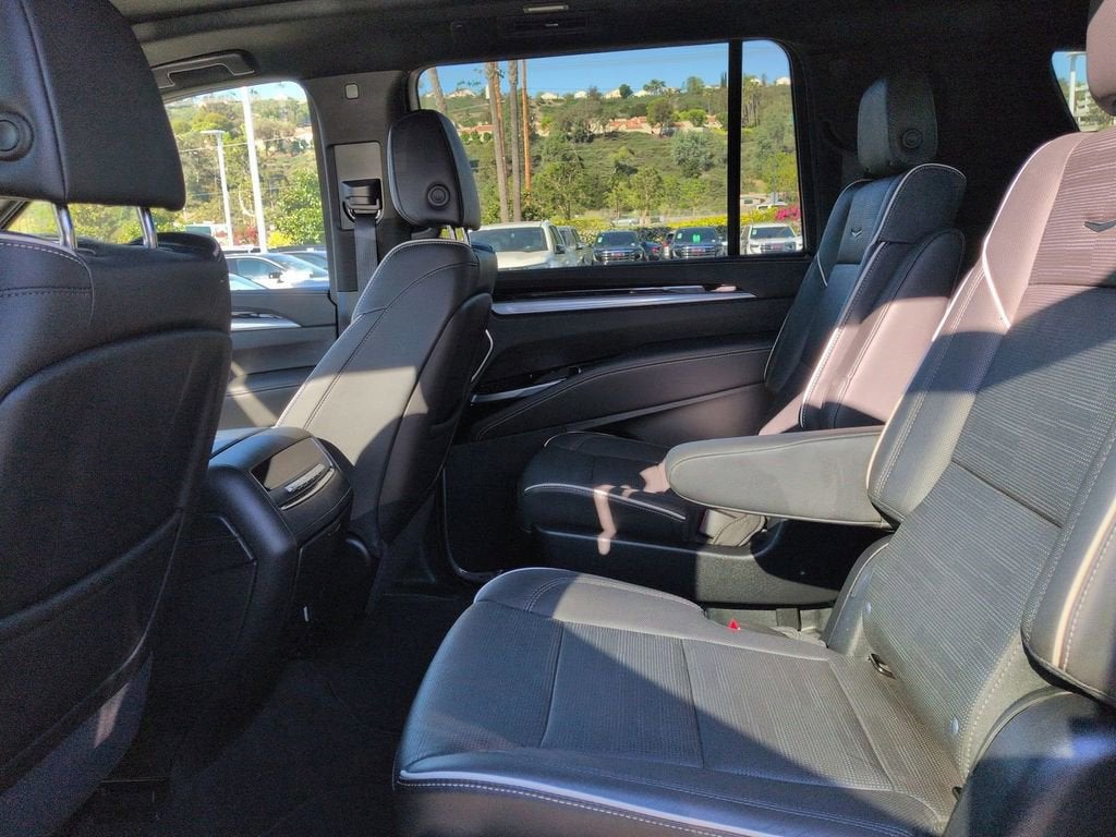 2025 Cadillac Escalade ESV Premium Luxury