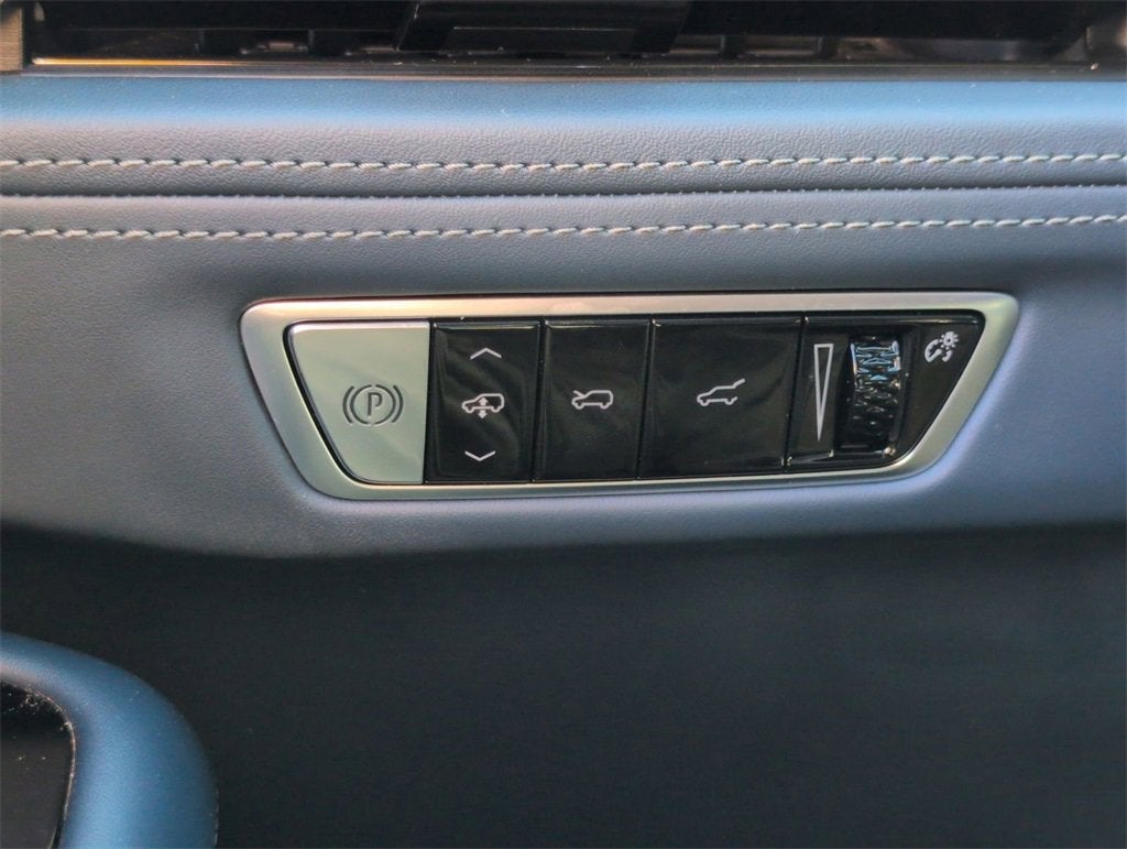 2025 Cadillac ESCALADE IQ Luxury 2