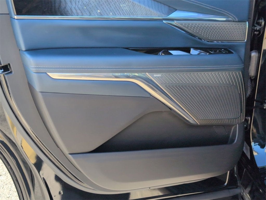 2025 Cadillac ESCALADE IQ Luxury 2