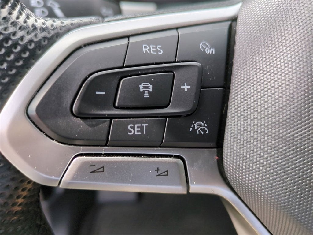 2022 Volkswagen Atlas Cross Sport 3.6L V6 SEL R-Line