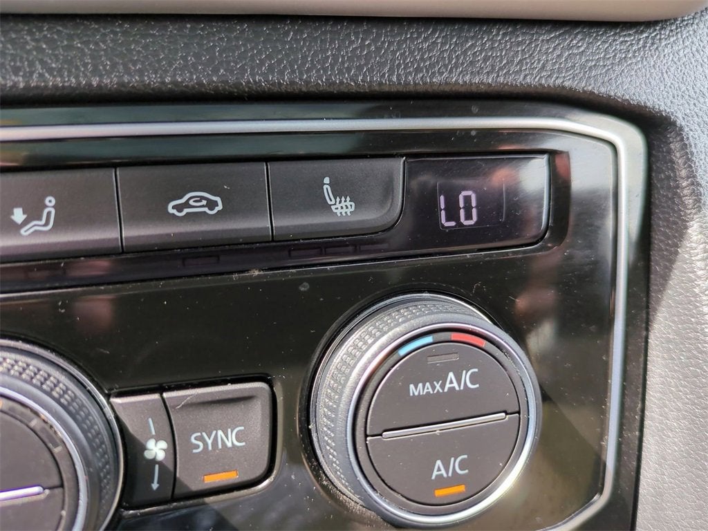 2022 Volkswagen Atlas Cross Sport 3.6L V6 SEL R-Line