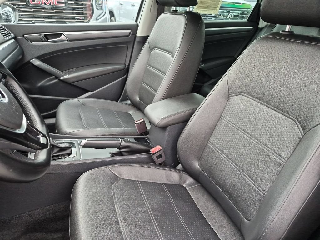 2017 Volkswagen Passat R-Line w/Comfort Pkg