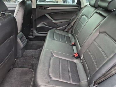 2017 Volkswagen Passat R-Line w/Comfort Pkg