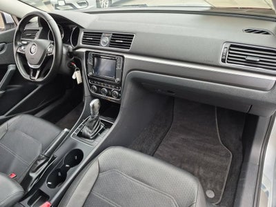 2017 Volkswagen Passat R-Line w/Comfort Pkg