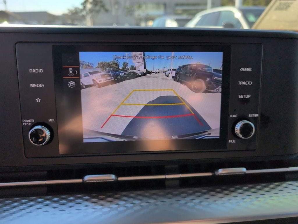 2024 Kia Carnival LX