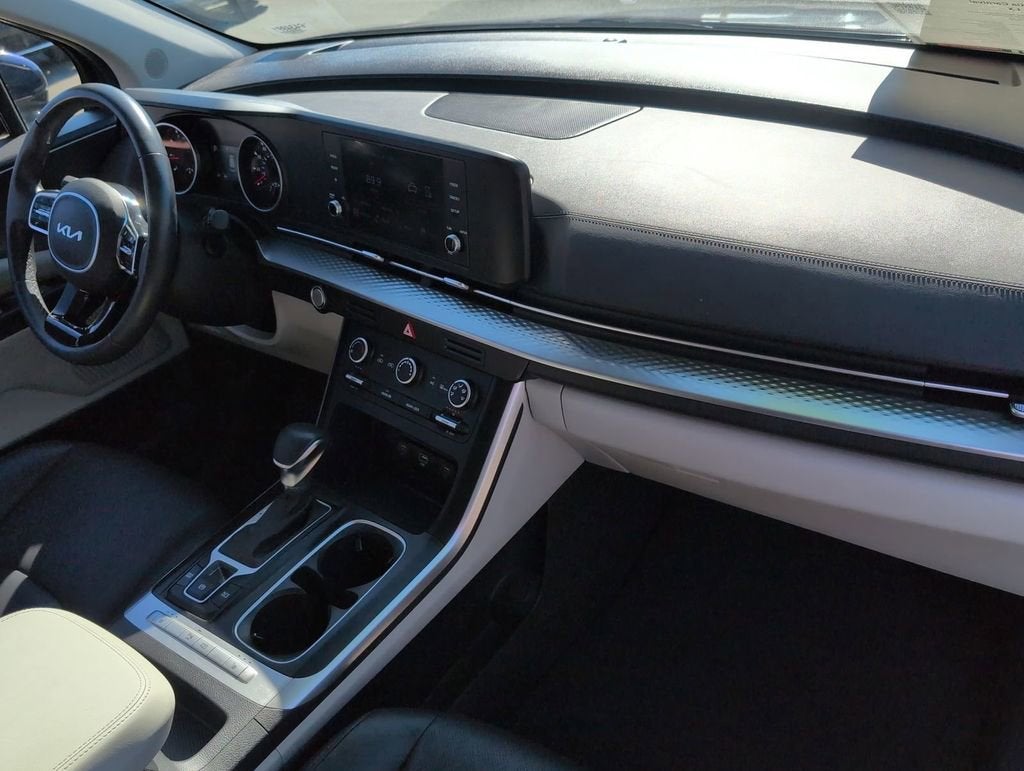 2024 Kia Carnival LX